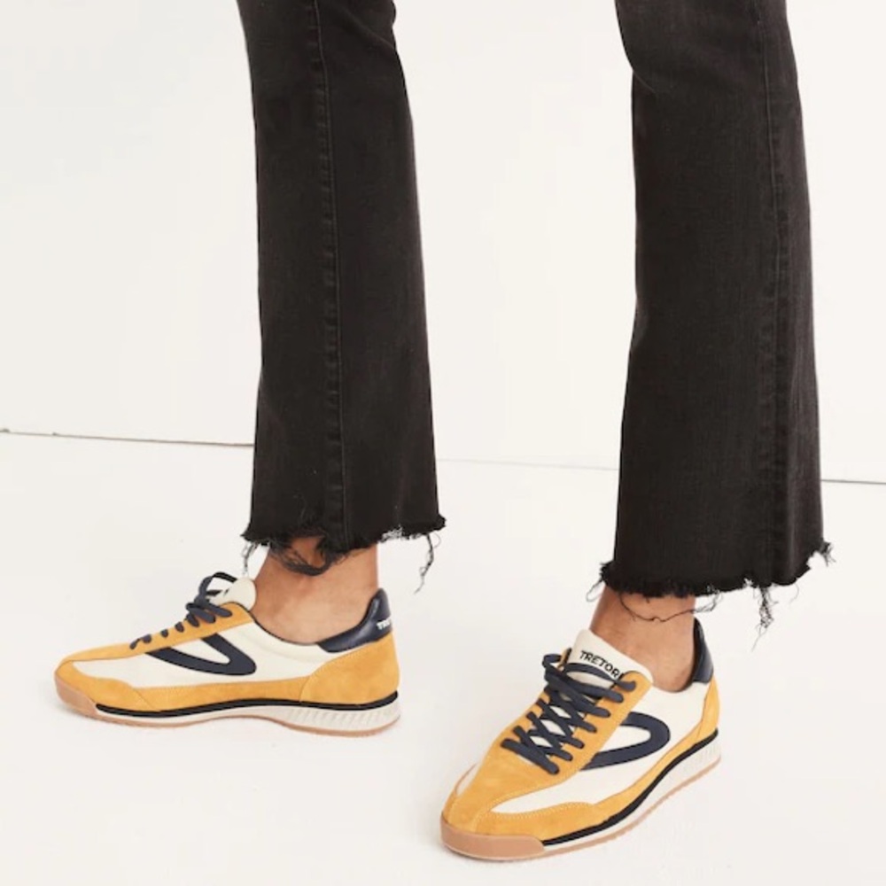Madewell Cali Demi-Boot Jeans in Berkeley Black: Chewed-Hem Edition - Picture 3 of 11